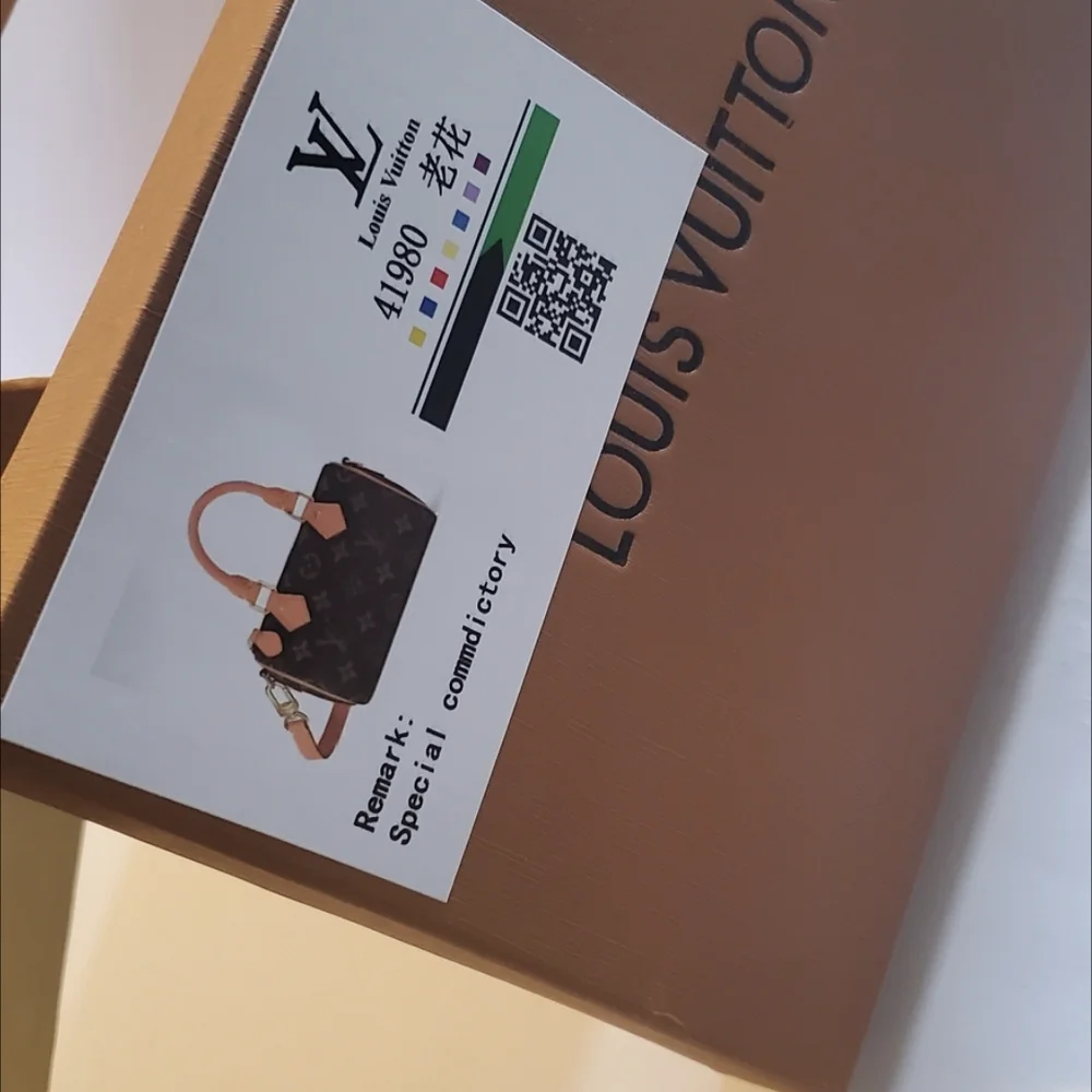 Louis Vuitton Beige Leather Luggage Tag - Picture 8 of 8